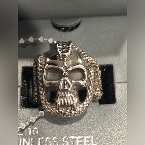 Ed Hardy Men’s stainless steel skull gothic ring‎ size 10 in Ed Hardy hard case